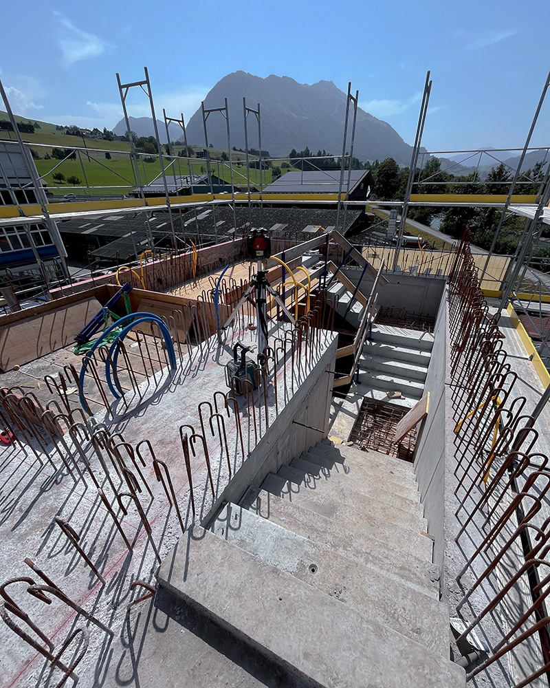 20250819 Auto Bucher Treppe